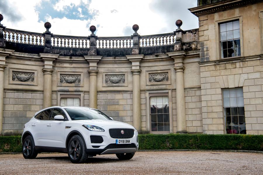  Jaguar E-Pace D150 2018 года  (UK) (фото 26 из 39)